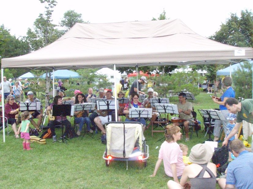 BUG performs at the Ottawa Farmer's Market June 2013