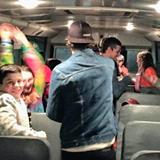 LUCKY UKE surprises the kids on the bus